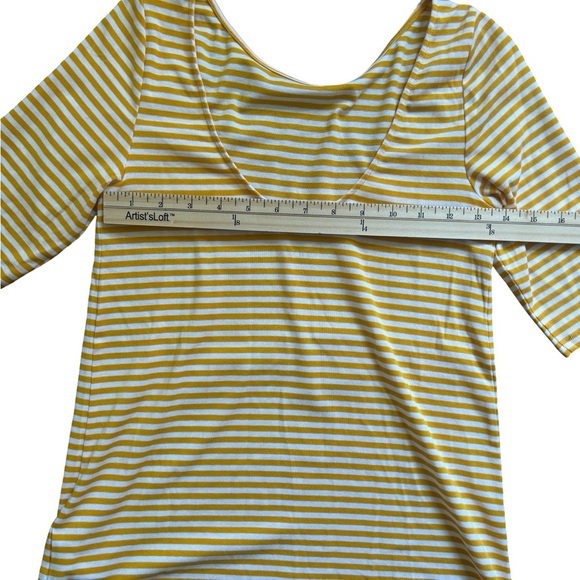 Old Navy Dip Back Ballerina Style 1/2 Sleeved Shirt S - Picture 3 of 5